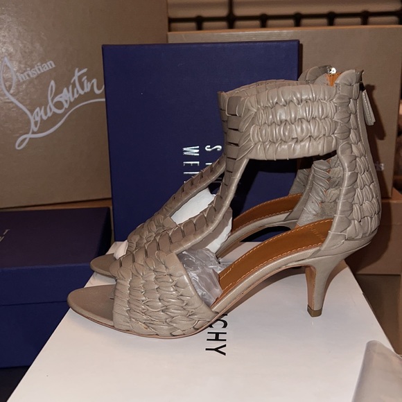 2 inch heels, worn once indoors. Extra heel caps - Picture 2 of 5